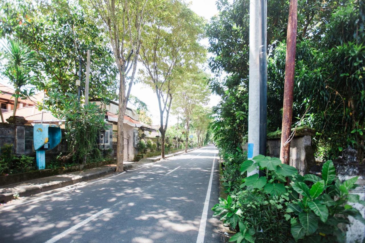 Donguri House Bali Acomodação com café da manhã Jimbaran Exterior foto